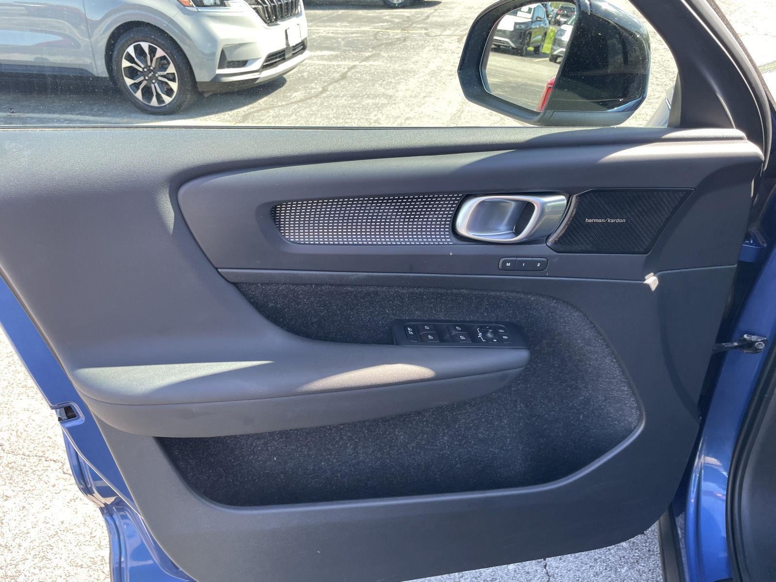 2021 Volvo XC40 R-Design